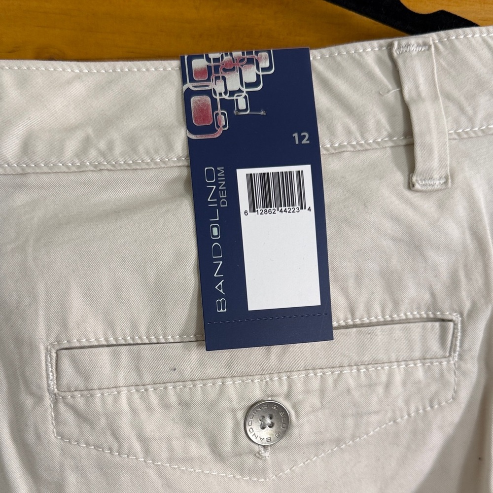 Bandolino Women's Cream Capris - Picture 6 of 7